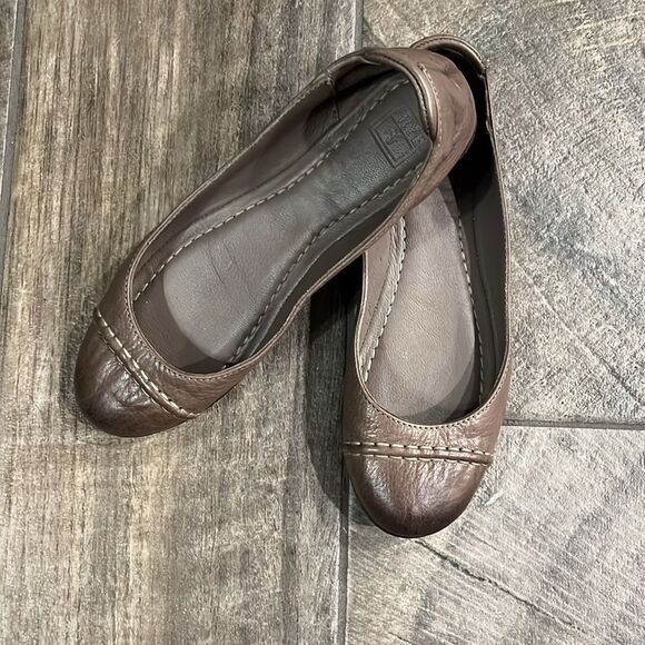 Frye Brown Leather Women's Flats - Picture 1 of 6